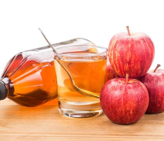Apfelessig für die Haare: Wie Apfelessig gegen Haarausfall wirkt und die Haare stärkt
