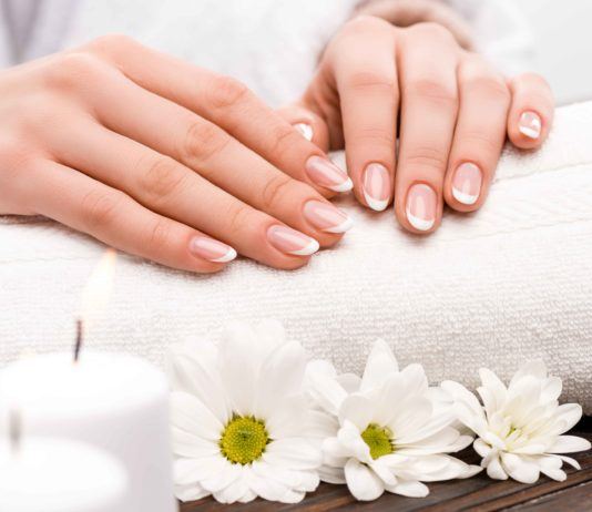 Biotin für die Nägel: Wie Biotin Fingernägel, Haut und Haare stärkt