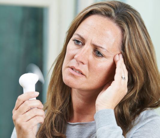 Haarausfall in den Wechseljahren: Was sind die Ursachen und was kann man dagegen tun?