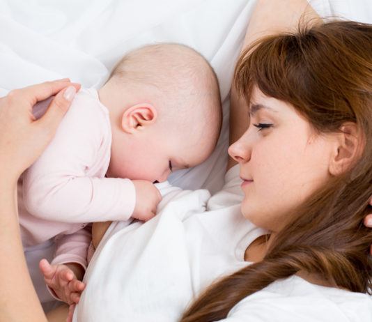 Haarausfall in der Stillzeit: Ursachen & was Sie gegen Haarverlust in der Stillperiode tun können