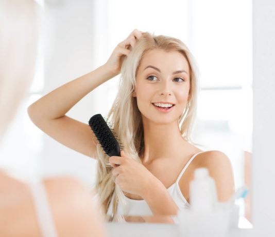 Haarpflege bei Haarausfall: Praktische Tipps für kräftigeres Haar