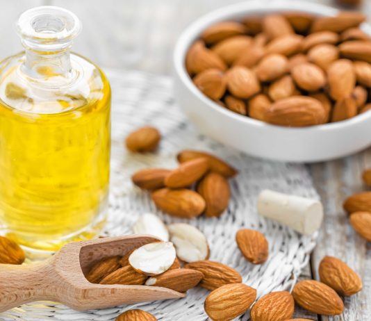 Mandelöl für die Haut: Wie Mandelöl gegen Falten hilft und das Gesicht pflegt