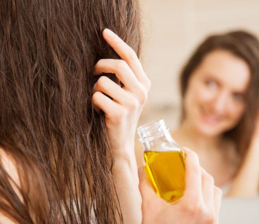 Rizinusöl für die Haare: Wie Rizinusöl gegen Haarausfall hilft und die Haare stärkt