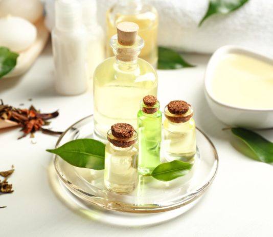 Teebaumöl für die Haare: Wie Teebaumöl Kopfhaut und Haare stärkt