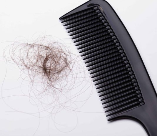 Wie viele Haare verliert man am Tag und wie viel Haarverlust am Tag ist normal?