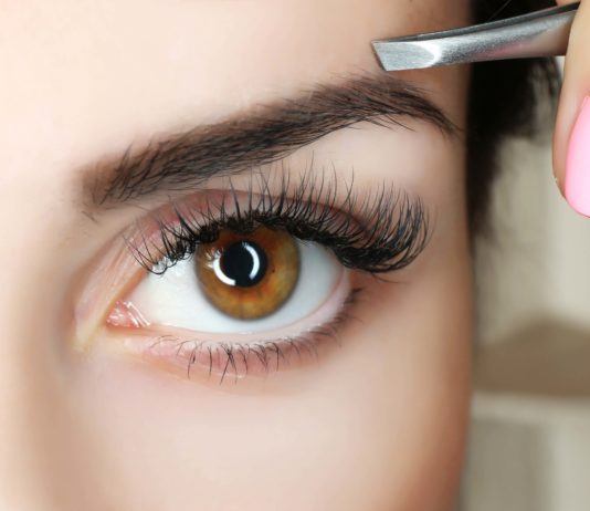 Augenbrauen fallen aus – Ursachen und Tipps gegen Augenbrauenausfall