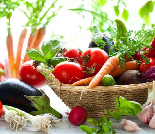 Ernährung gegen Falten: Diese Lebensmittel gegen Falten enthalten besonders viel Kollagen & weitere Anti-Aging Wirkstoffe