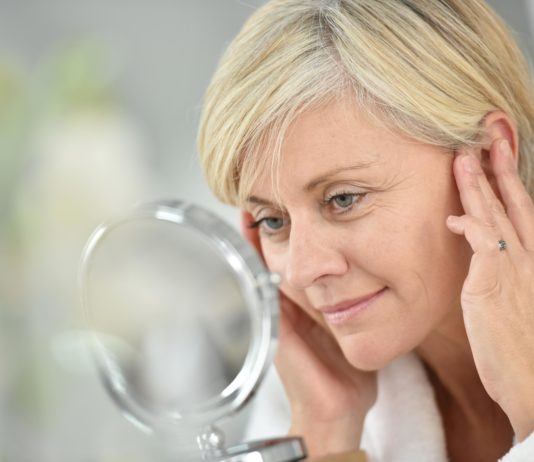 Gesichtspflege ab 50: Die wichtigsten Tipps und Produkte zur Hautpflege für reife Haut ab 50