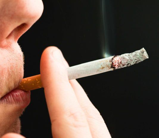 Haarausfall durch Rauchen: So kräftigen Raucher und Ex-Raucher Ihre Haare