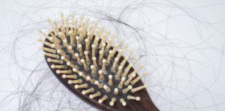 Haarausfall durch Übersäuerung: Wo ist der Zusammenhang? (+ Tipps für kräftigeres Haar)