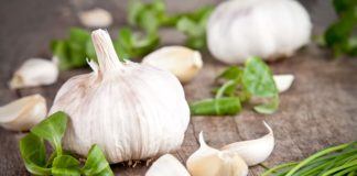 Knoblauch gegen Haarausfall: So kräftigt Knoblauch Ihre Haare