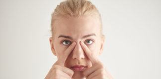 Gesichtsgymnastik gegen Falten: Anti-Aging Yoga fürs Gesichts (Anleitung, Übungen & Tipps)