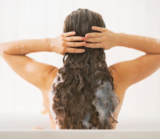 Shampoo gegen fettige Haare: Die besten Shampoos für schnell fettendes Haar im Vergleich