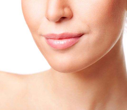 Kinnfalten: Ursachen und Tipps zum Entfernen der Falten am Kinn